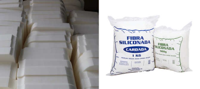 Espumas para estofados ao lado de sacos de fibra siliconada, ilustrando a escolha entre fibra siliconada ou espuma para estofados.